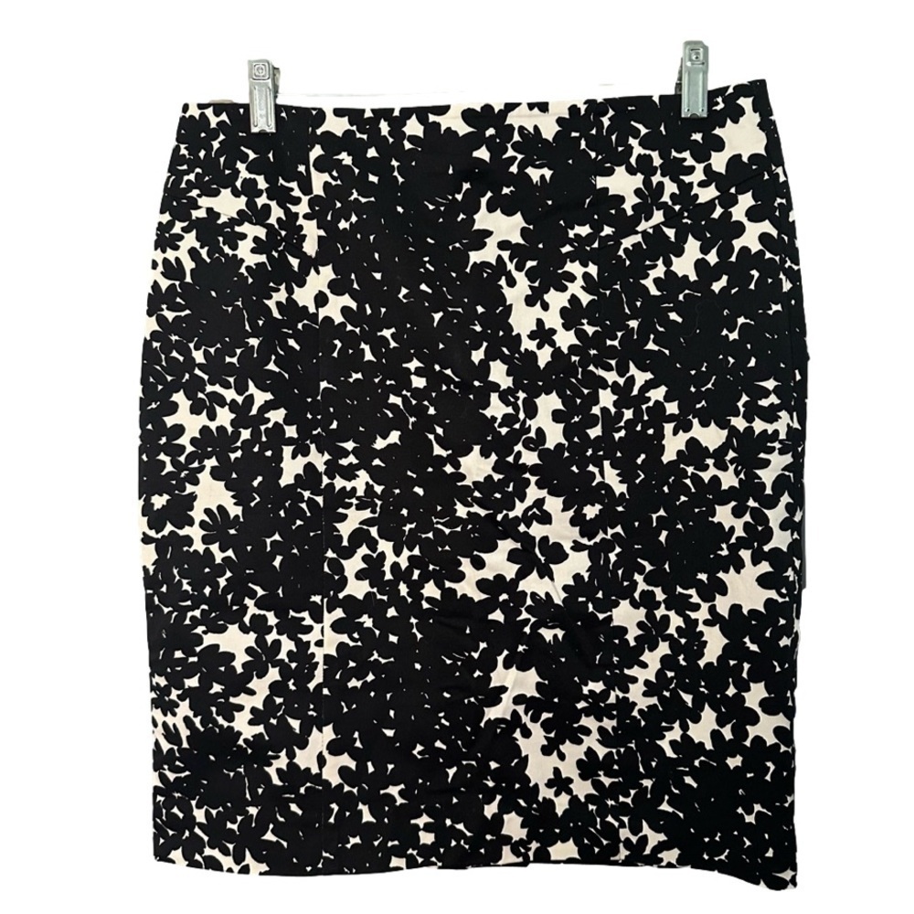 ANN TAYLOR Size 4 Black and White Floral Pattern Pencil Skirt